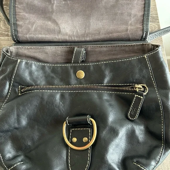 Frye all leather mail pouch style handbag. - Picture 4 of 7